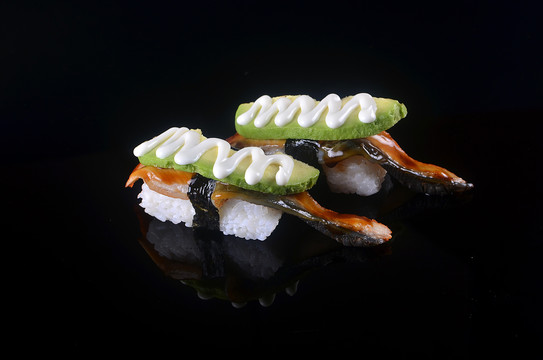 牛油果鳗鱼寿司