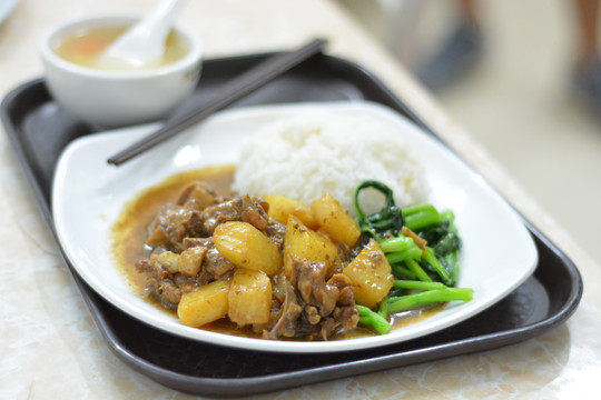 土豆鸡肉饭