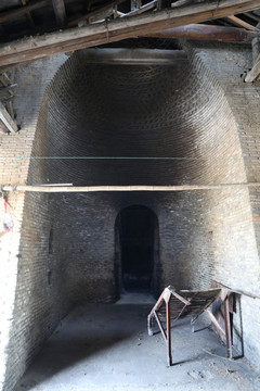 古代砖窑内部