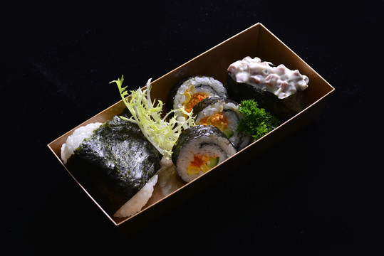 外卖包装的日本寿司