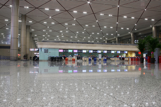 哈尔滨机场航站楼大厅内景
