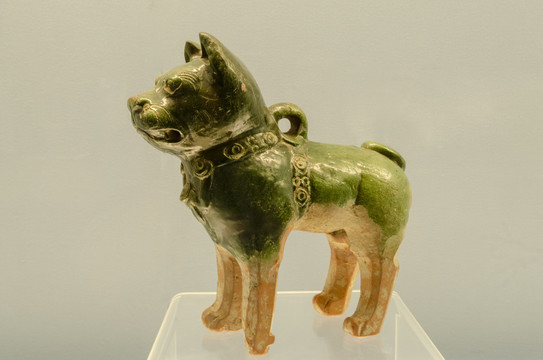 东汉时期绿釉陶狗