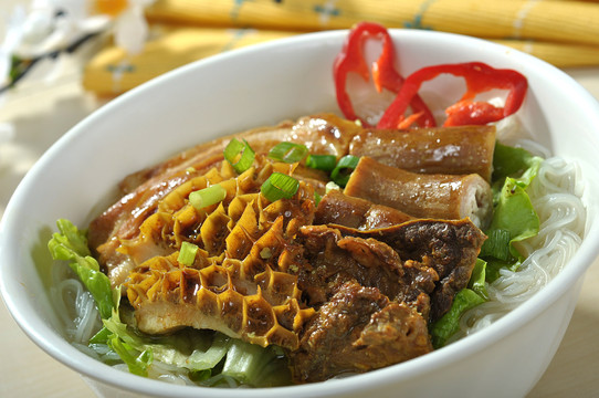 牛杂汤米粉
