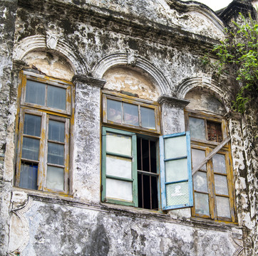 老街的旧窗户