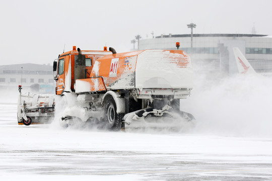 机场大型扫雪车