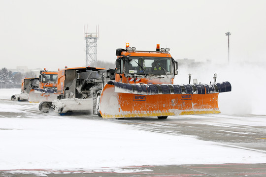 机场大型扫雪车