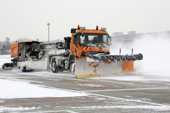 机场大型扫雪车