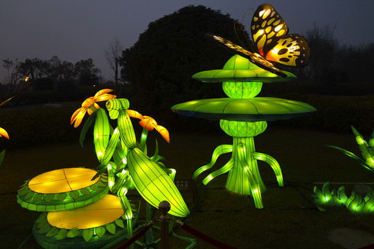 螳螂和蝴蝶彩灯造型