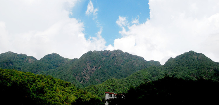 山峰天空