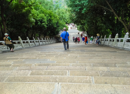云南锦屏山台阶