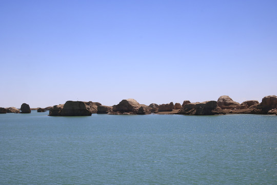 青海水上雅丹