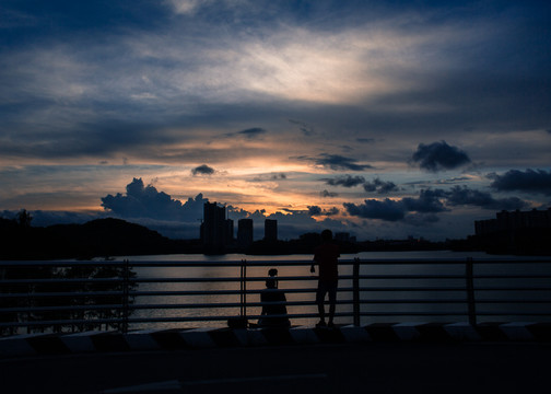 鸳鸯湖畔