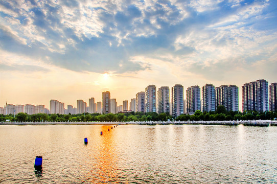 夕阳中的潍河风景区