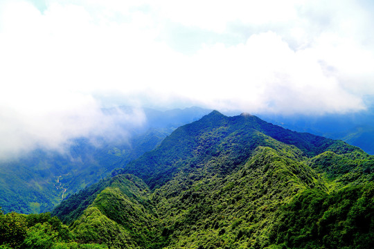 云涌群山