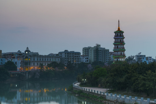 罗定泷江和罗定文塔夜景