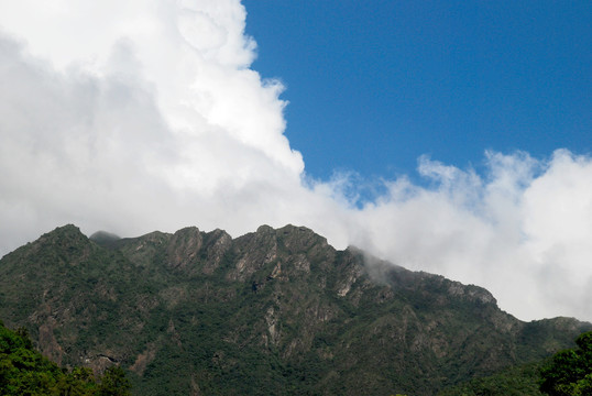 山峰天空