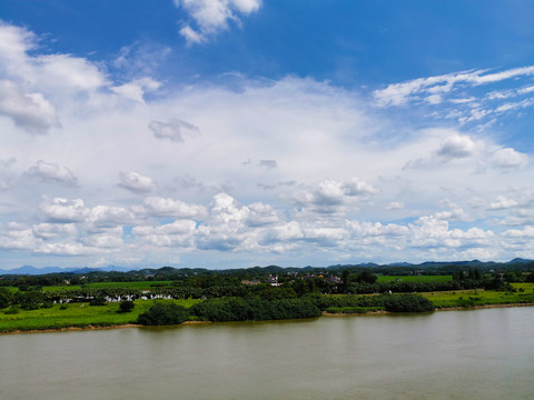 江对面乡村风景