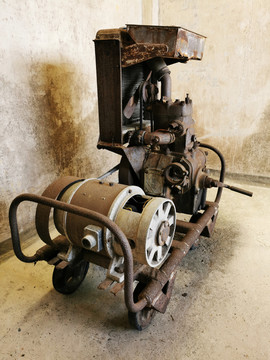 旧时代发电机