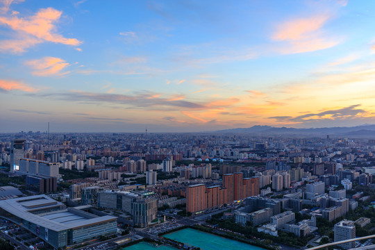 俯瞰北京朝阳区建筑群晚霞