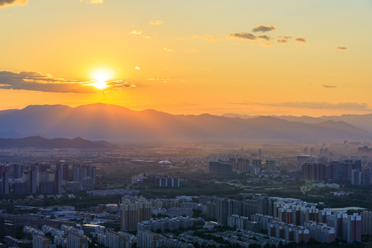 北京海淀区城市建筑群夕阳