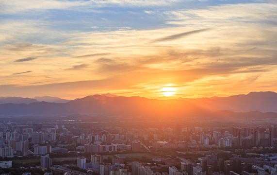 北京海淀区城市建筑群夕阳