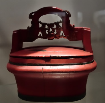成都博物馆民国时期朱砂红木桶