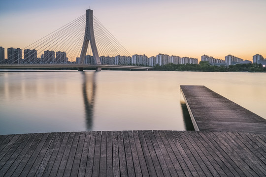 中国苏州张家港沙洲湖大桥风光