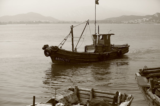 渔船黑白
