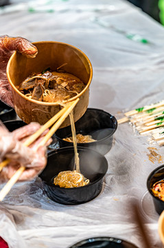 美味食品粉条的现场制作