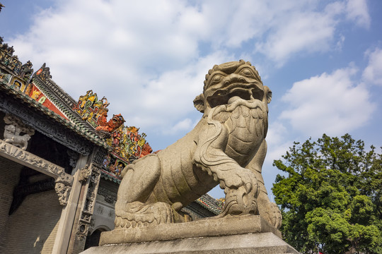 中国广州陈家祠的石狮和古建筑