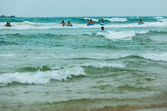 海滨浴场游泳