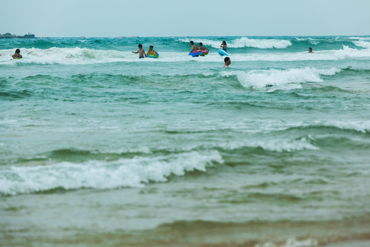 海滨浴场游泳