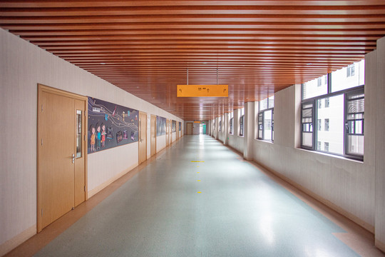 学校教学楼走廊