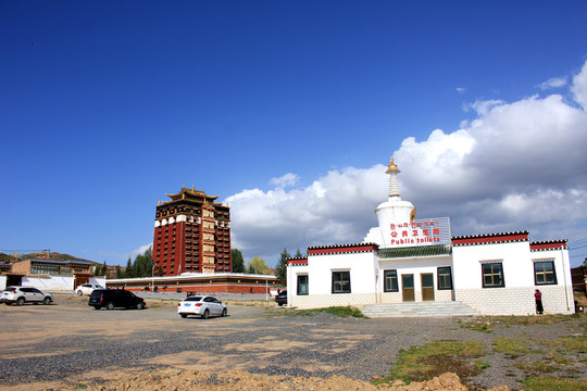 米拉日巴九层佛阁