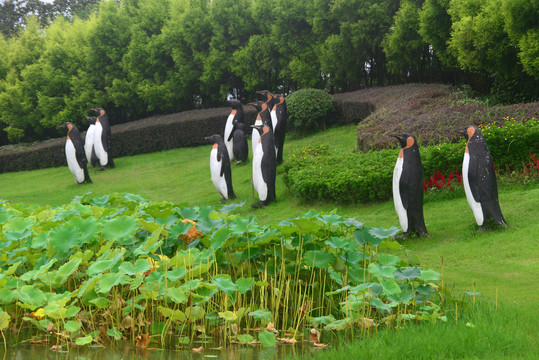 城市路缘花境水景园林企鹅雕塑