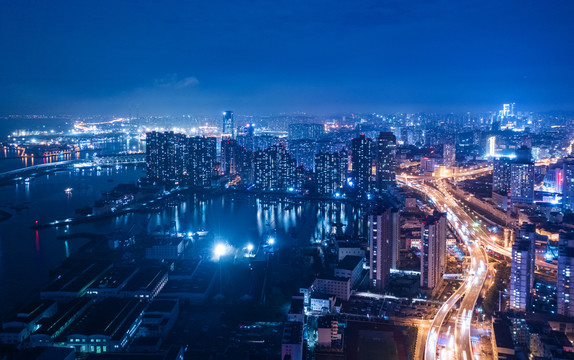 海边城市夜景