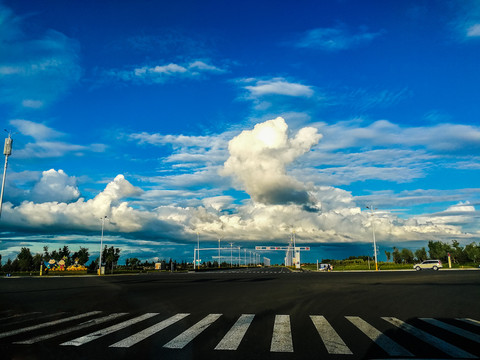 城市街道斑马线