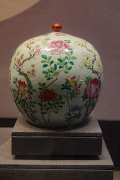 清代同治五彩花卉陶瓷罐