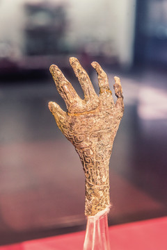 殷墟青铜手形器