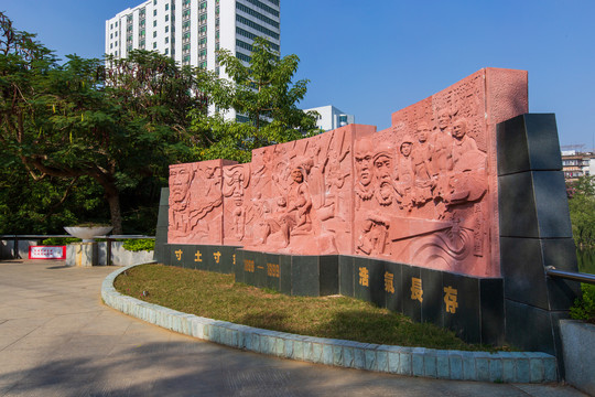 广东湛江寸金纪念广场抗战雕塑