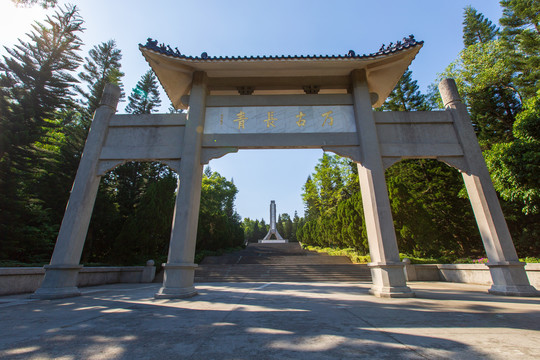 广东湛江寸金桥公园烈士纪念碑