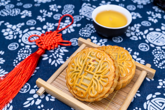 中秋节青花背景中国风月饼