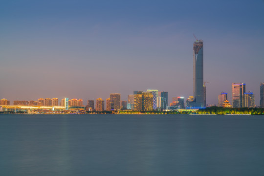 中国苏州金鸡湖风光和现代建筑