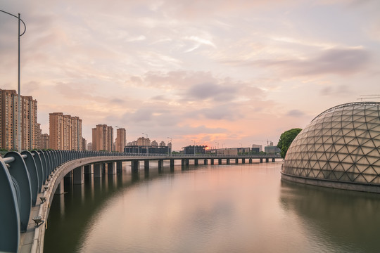 苏州活力广场风光和现代建筑