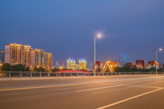 中国苏州城市道路和现代建筑