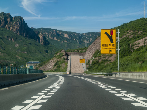 高速公路避险车道