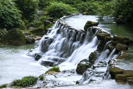 山涧溪流瀑布