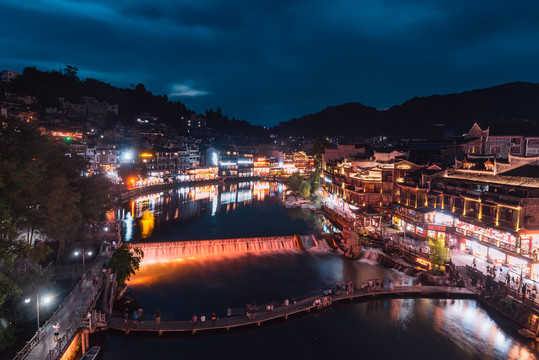 湘西凤凰古城沱江夜景