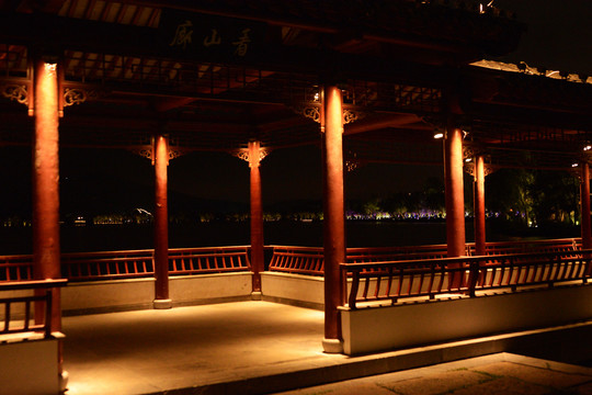 中国风古建筑走廊夜景