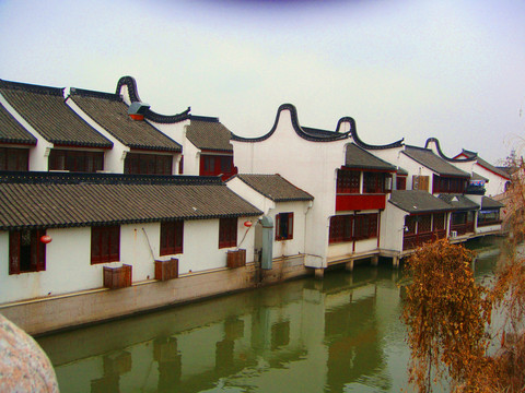 河岸人家